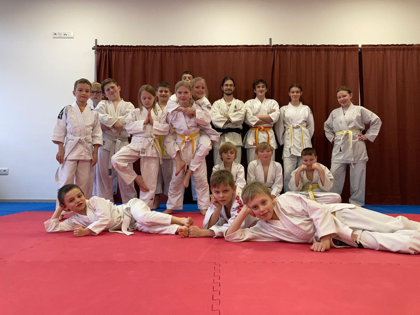 Nástup skupiny na tatami
